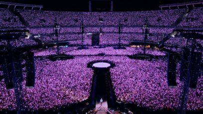 Смотреть выступление Coldplay