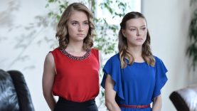 Пока жена с детьми дома он с другой шляется где попало!!!