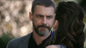 💔😢Мальчик навещает своего отца, но его жена прогоняет его😱💔